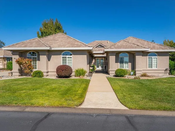 827 Santa Cruz Dr, Redding, CA 96003