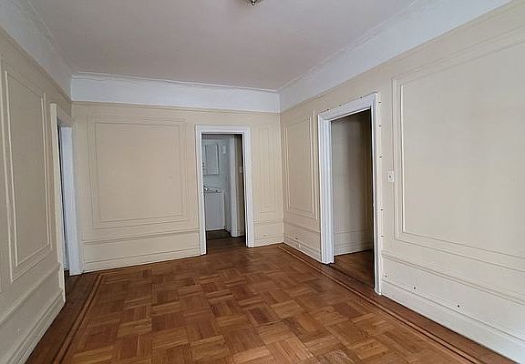 4th image of 10 Bennett Ave