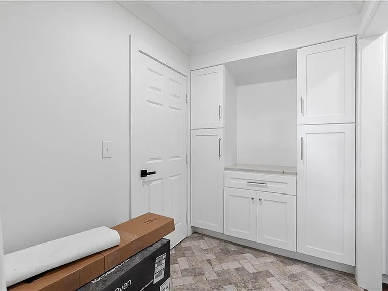 1296 Hilton Dr — Photo 5