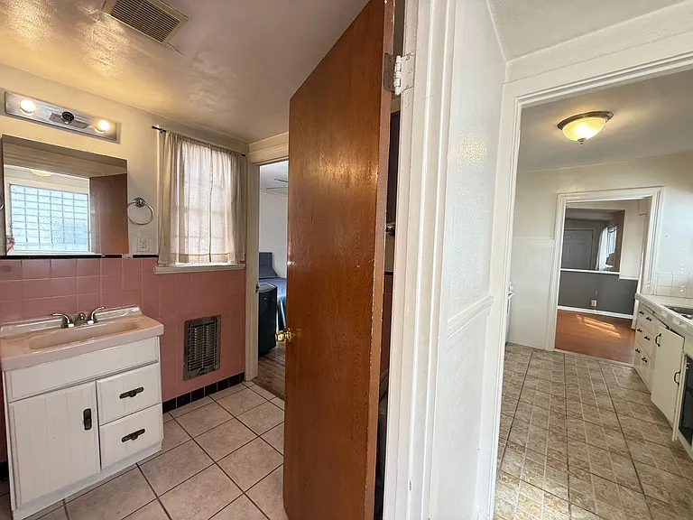 1123 N Vista St #1123 — Photo 3