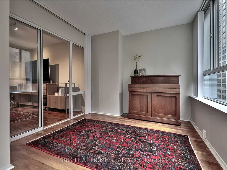 717 Bay St #906 — Photo 8