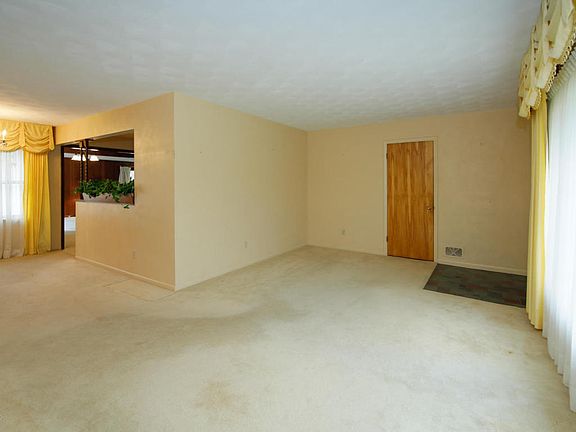 4th image of 1823 Thrushwood Ave