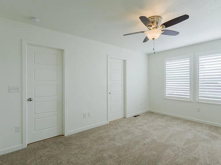 2656 Champagne Ave — Photo 14