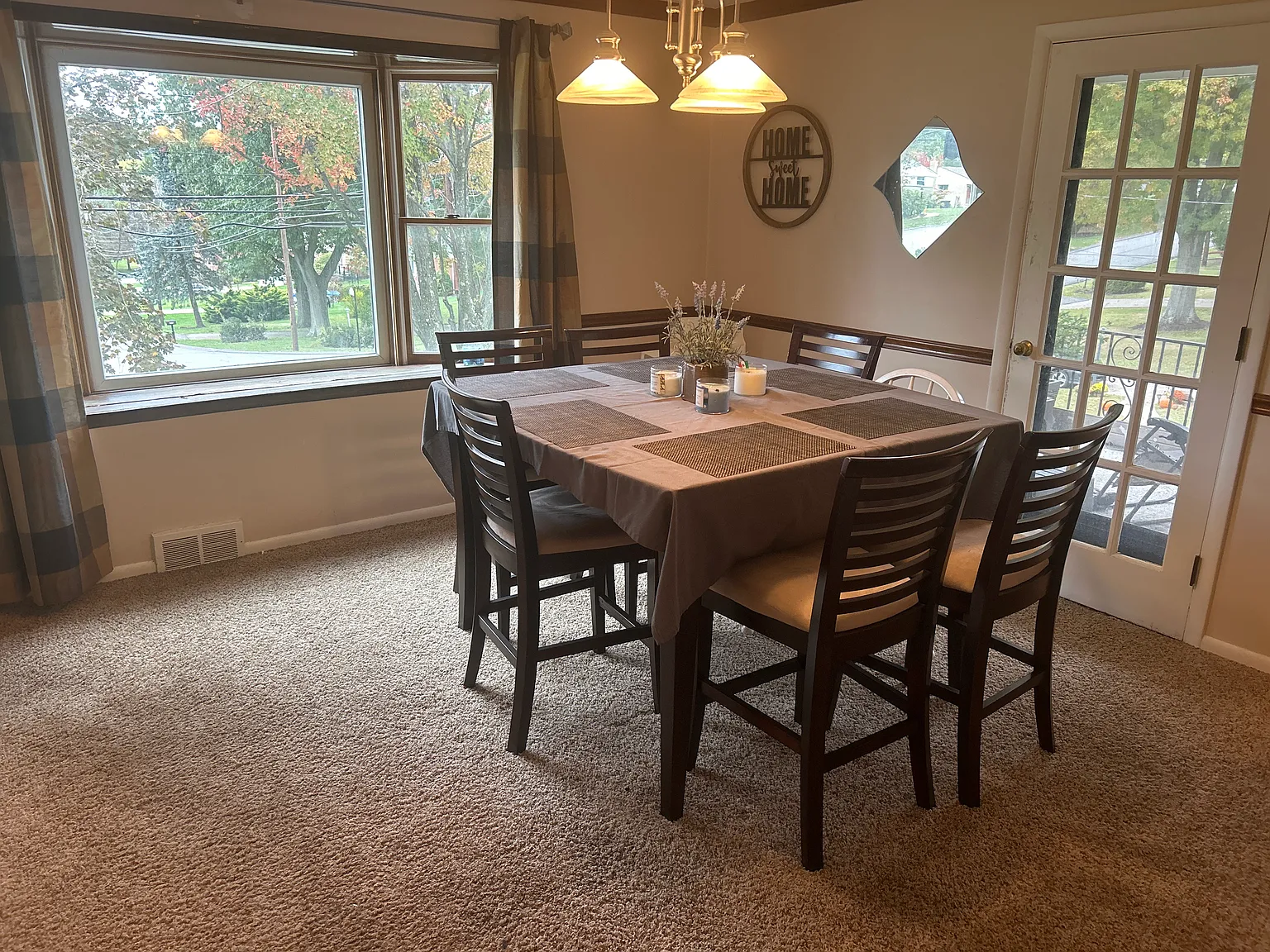 4 bed, 2.5 bath, 2300 sqft, $895 — Photo 2