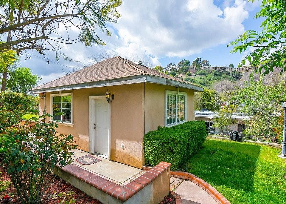 Guesthouse in rear of 7,000 sq ft lot