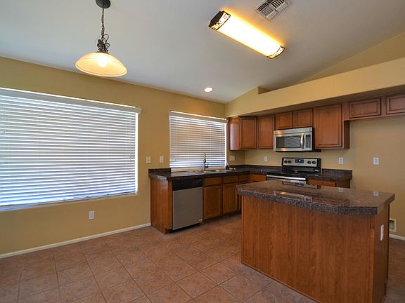 4th image of 41982 W Anne Ln