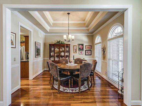 4th image of 17 Brooks Ln