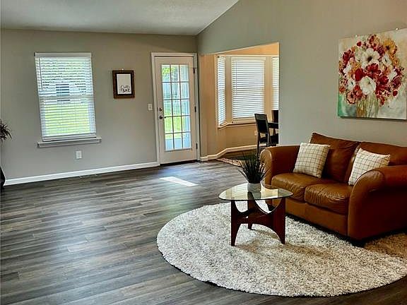 5th image of 701 Ballantrae Dr