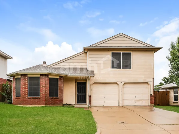 524 Hollyberry Dr, Mansfield, TX 76063