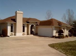 1705 W Riverfork Dr, Nixa, MO 65714