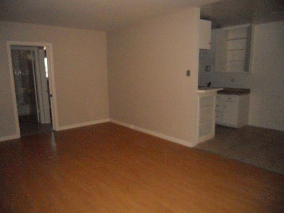 5th image of 405 N Marengo Ave #8