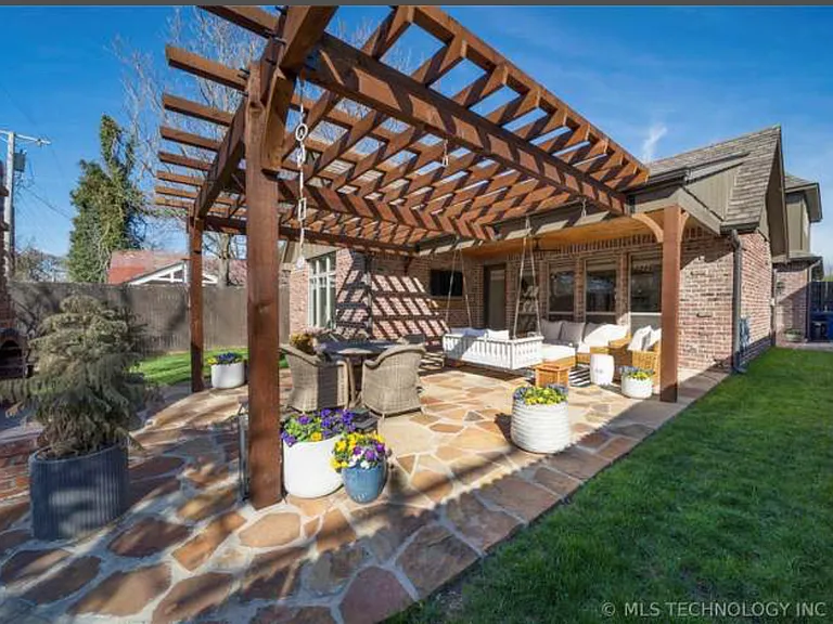 1436 E 35th Pl — Photo 30