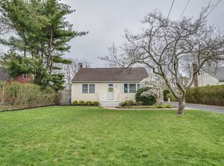 35 Newins St, Center Moriches, NY 11934