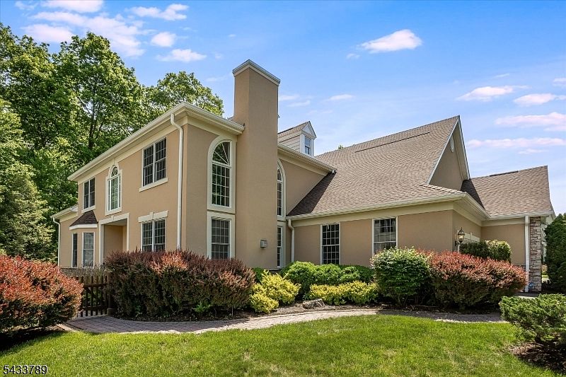 1st image of 16 Wyckoff Way