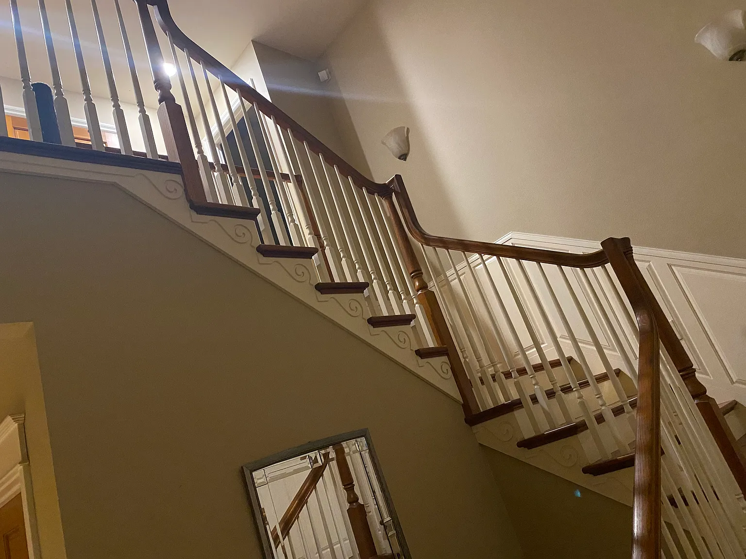 5 bed, 2880 sqft, $1,000 — Photo 2