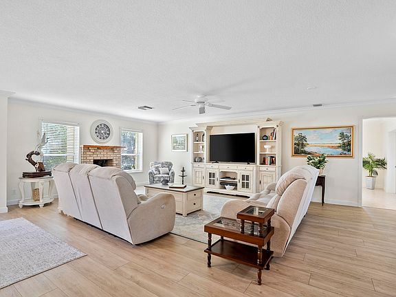 4th image of 1309 NE 29th Terrace