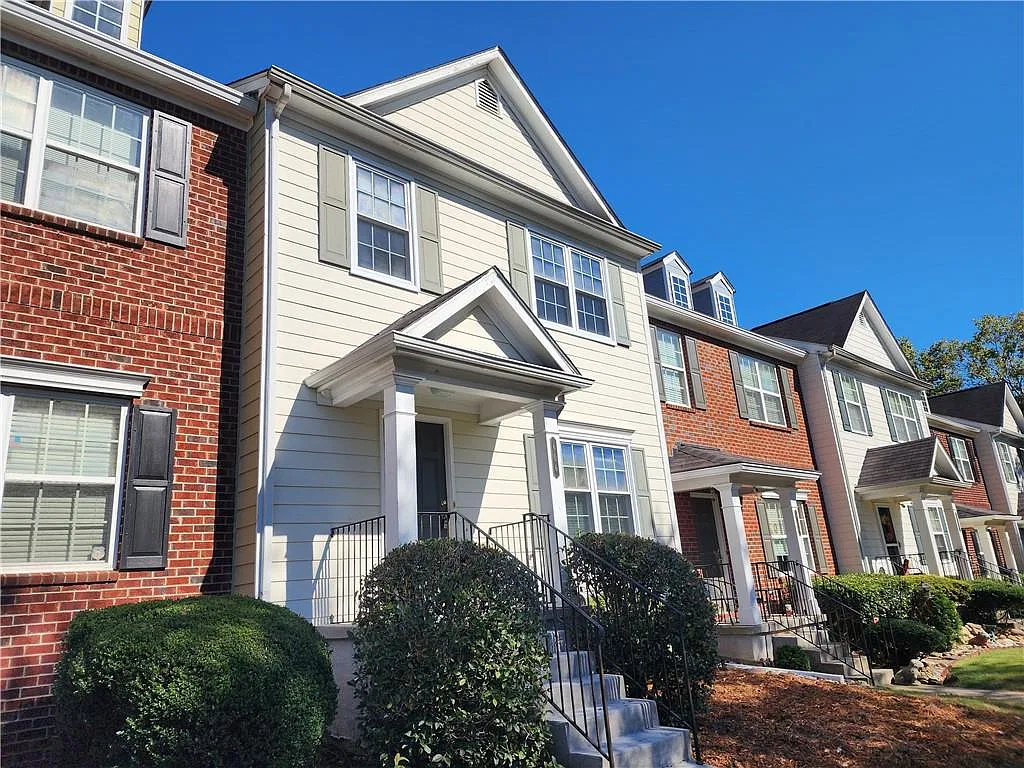 2 bed, 2.5 bath, 1870 sqft, $2,050 — Photo 2