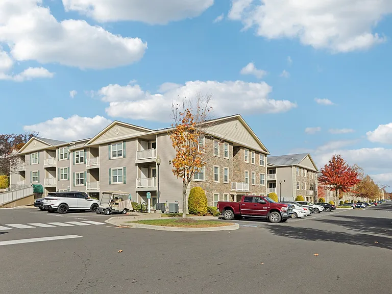 Summit Ridge Luxury Apartments — Photo 59