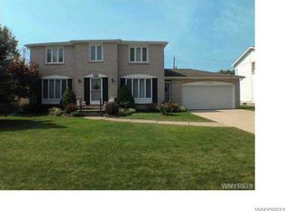 221 Sundown Trl, Buffalo, NY 14221