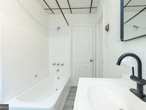 5th image of 3617 Garrett Rd