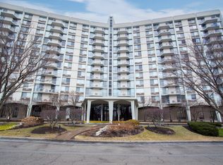 20 N Tower Rd APT 12J, Oak Brook, IL 60523