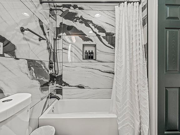 3rd image of 354 N Front St #354
