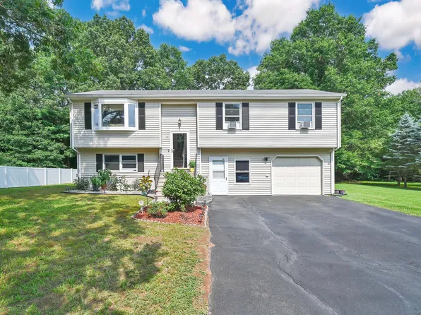 84 Copper Beech Way, East Hartford, CT 06118