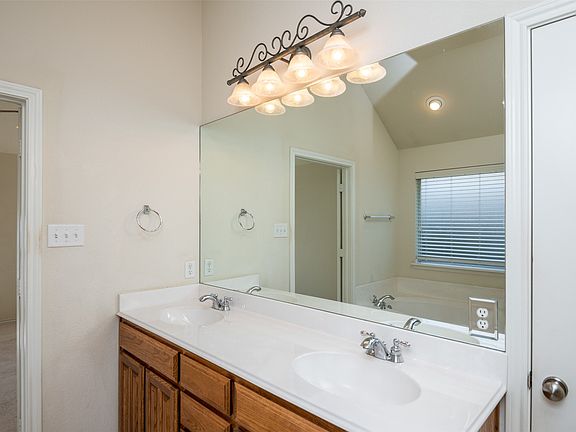 3rd image of 10913 Golfview Way