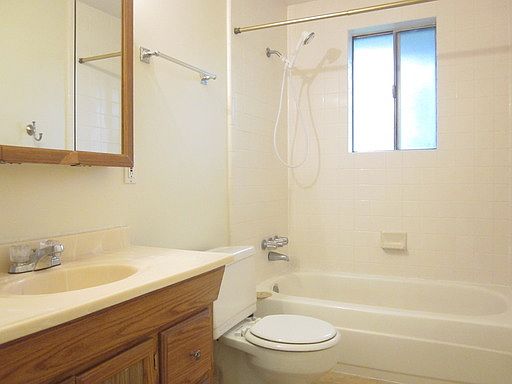 4th image of 826 E Whitemaple Way