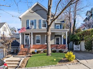 11 Monroe St, Port Washington, NY 11050
