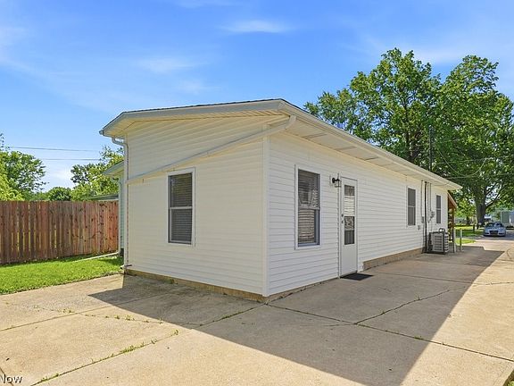 5th image of 176 Clinton Ave