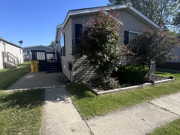 17049 Falsworth St #244, Macomb, MI 48044