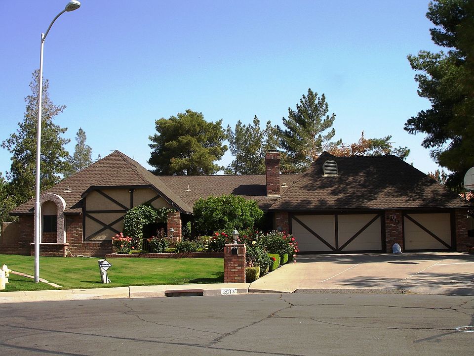 2613 S Iglesia Circle