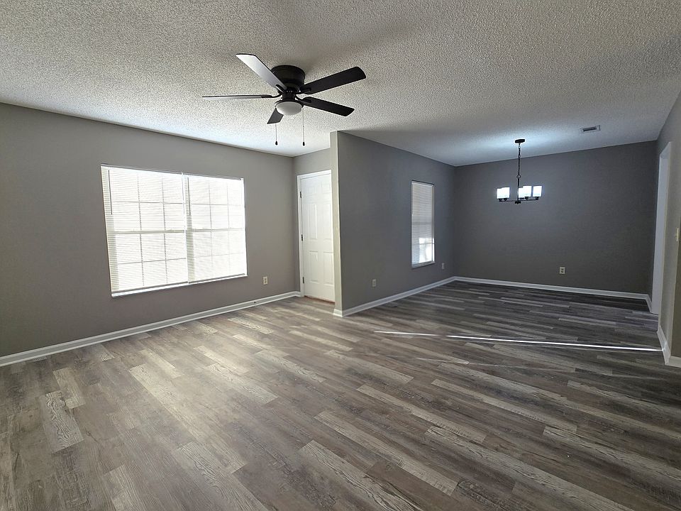 Open Floor Plan - Living room and Dining Area