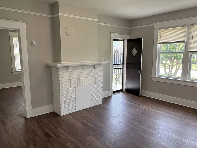 1434 Rayner St — Photo 10