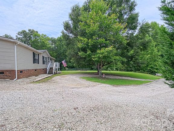 4th image of 120 Creekstone Ln