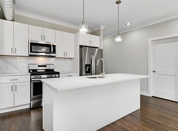 4th image of 3129 W Eastwood Ave #2