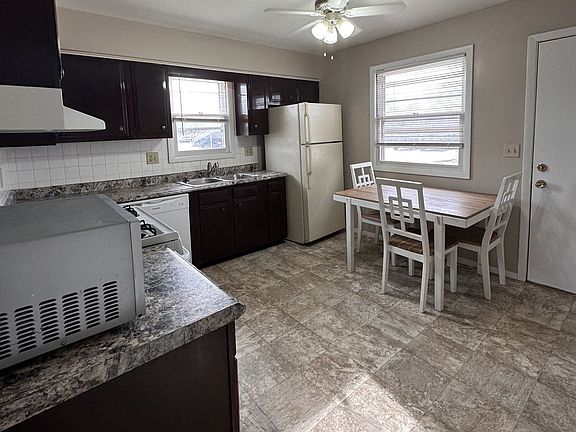 4th image of 303 S Regency Dr #2C