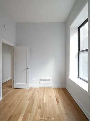 Rented by City Connections Realty | media 27