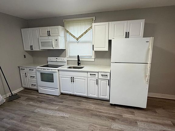 3rd image of 125 Liverpool Ave #1