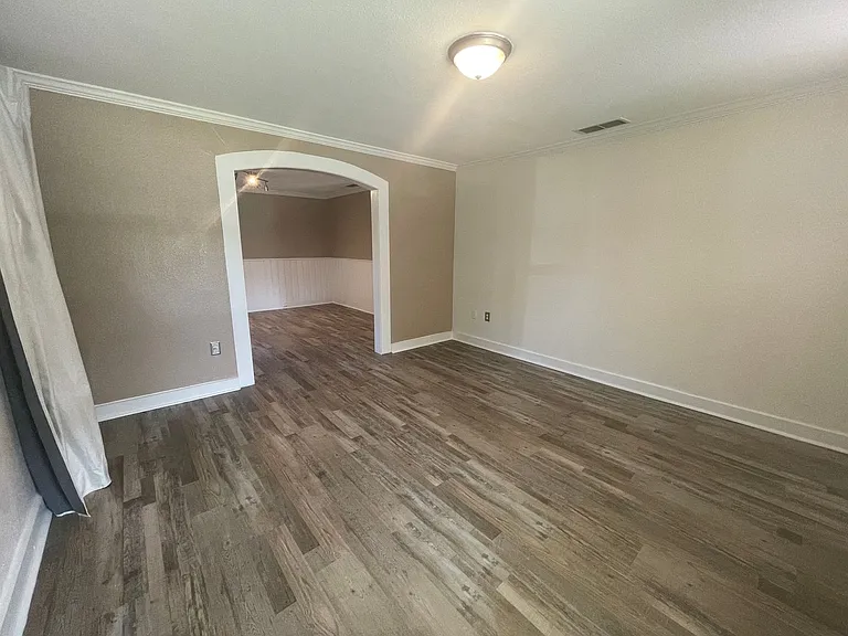 3320 W 5th St — Photo 6