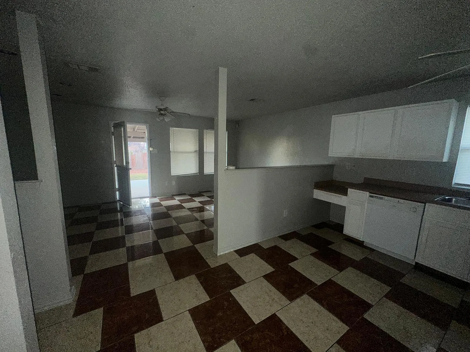 4 bed, 2007 sqft, $2,500 — Photo 3
