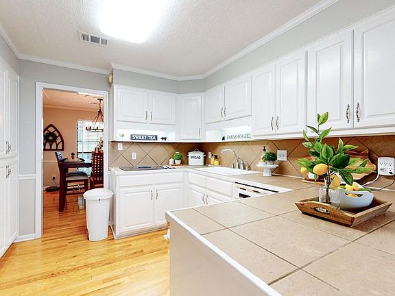 4th image of 4158 Rivermont Dr