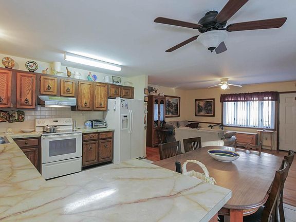 5th image of 18 Nautilus Dr