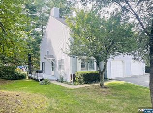 50 Beverly Ct, Fair Lawn, NJ