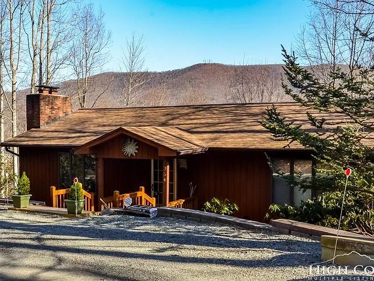 354 Maplewood Cir — Photo 1