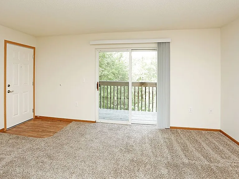 THE ARBORS APARTMENTS — Photo 4