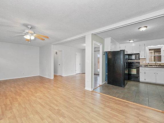 3rd image of 18026 Circle Dr