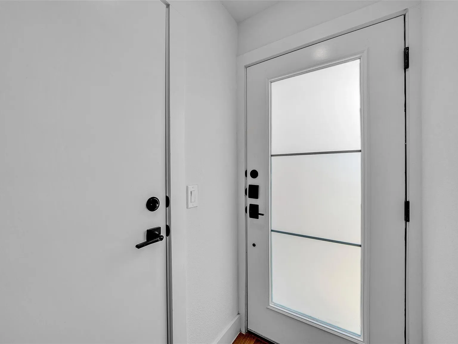 1 bed, 1.0 bath, 871 sqft, $1,592 — Photo 3