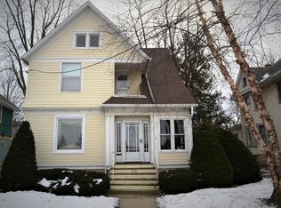 218 Sycamore Rd, Dekalb, IL 60115